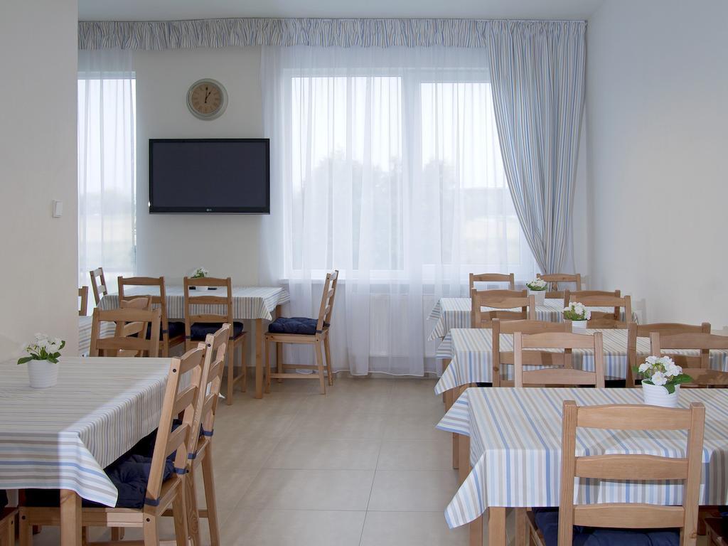 Aviator Garni Hotel Братислава Екстериор снимка
