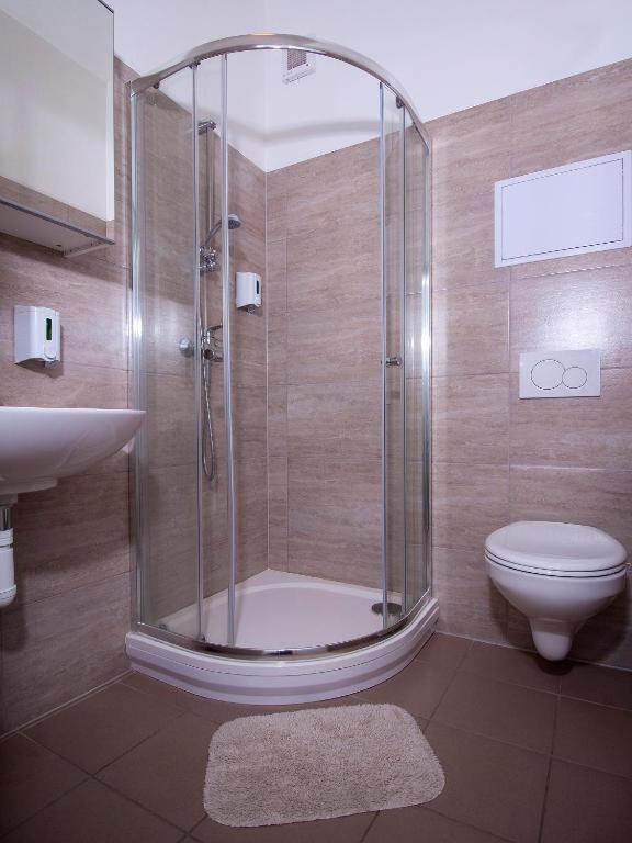 Aviator Garni Hotel Братислава Екстериор снимка