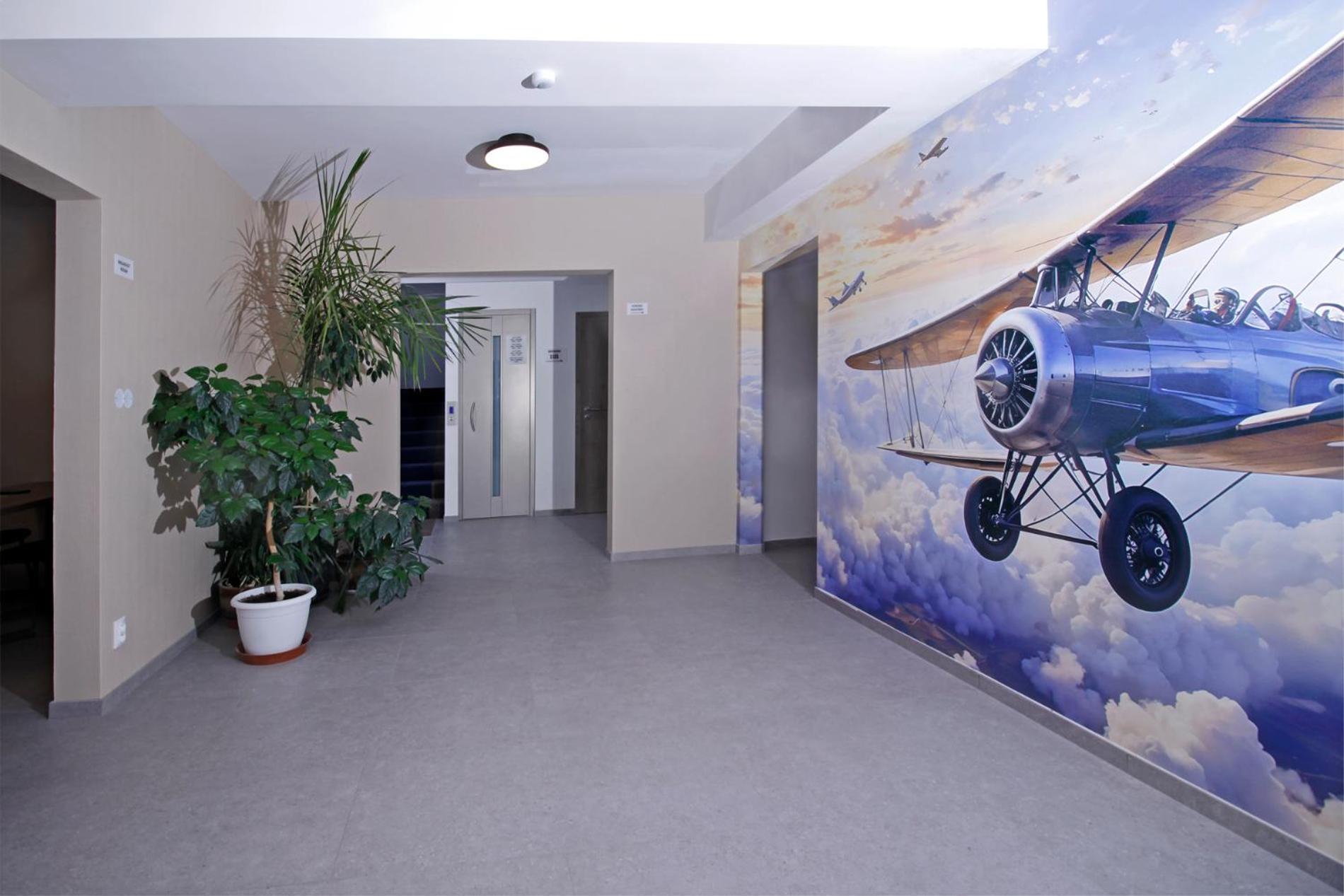 Aviator Garni Hotel Братислава Екстериор снимка