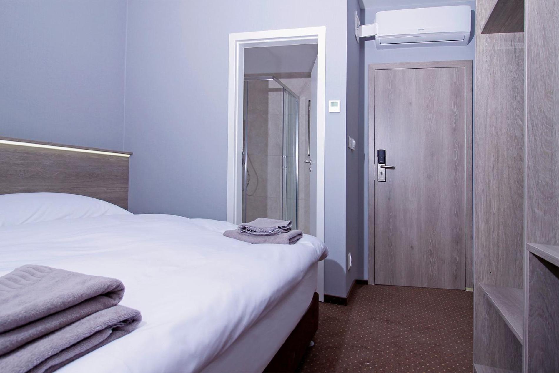 Aviator Garni Hotel Братислава Екстериор снимка