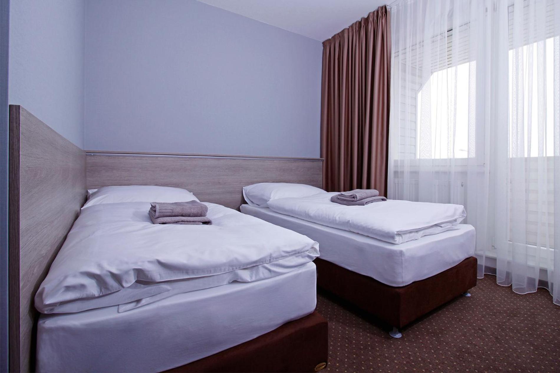 Aviator Garni Hotel Братислава Екстериор снимка