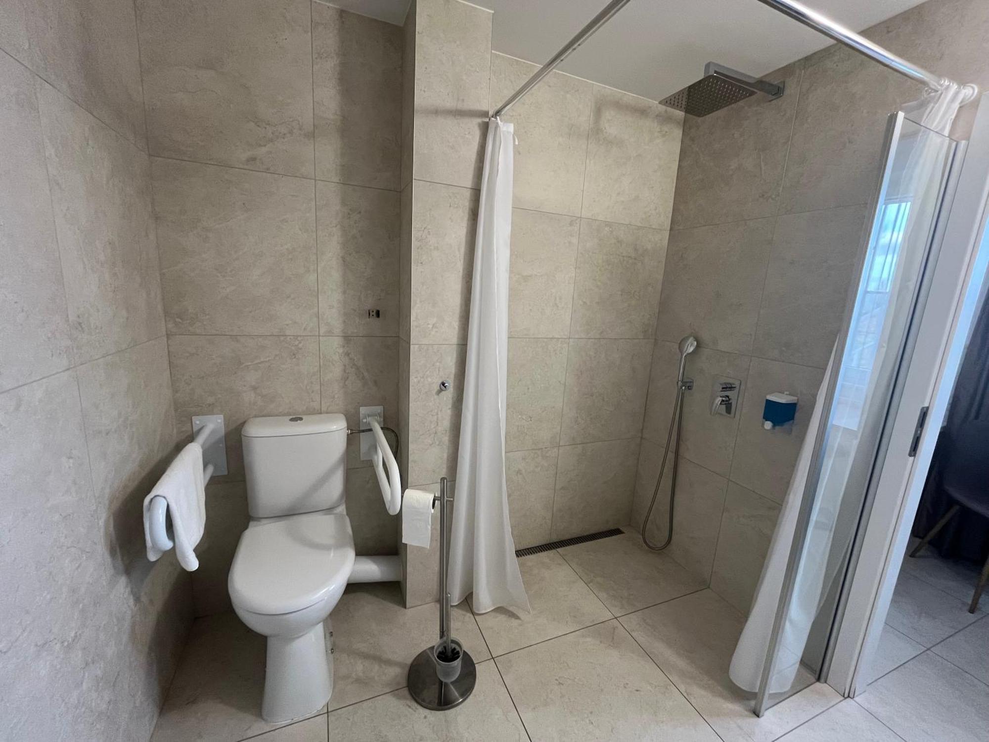 Aviator Garni Hotel Братислава Екстериор снимка