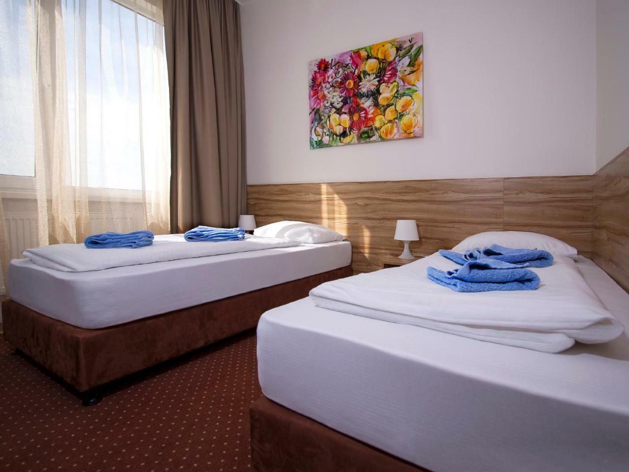 Aviator Garni Hotel Братислава Екстериор снимка
